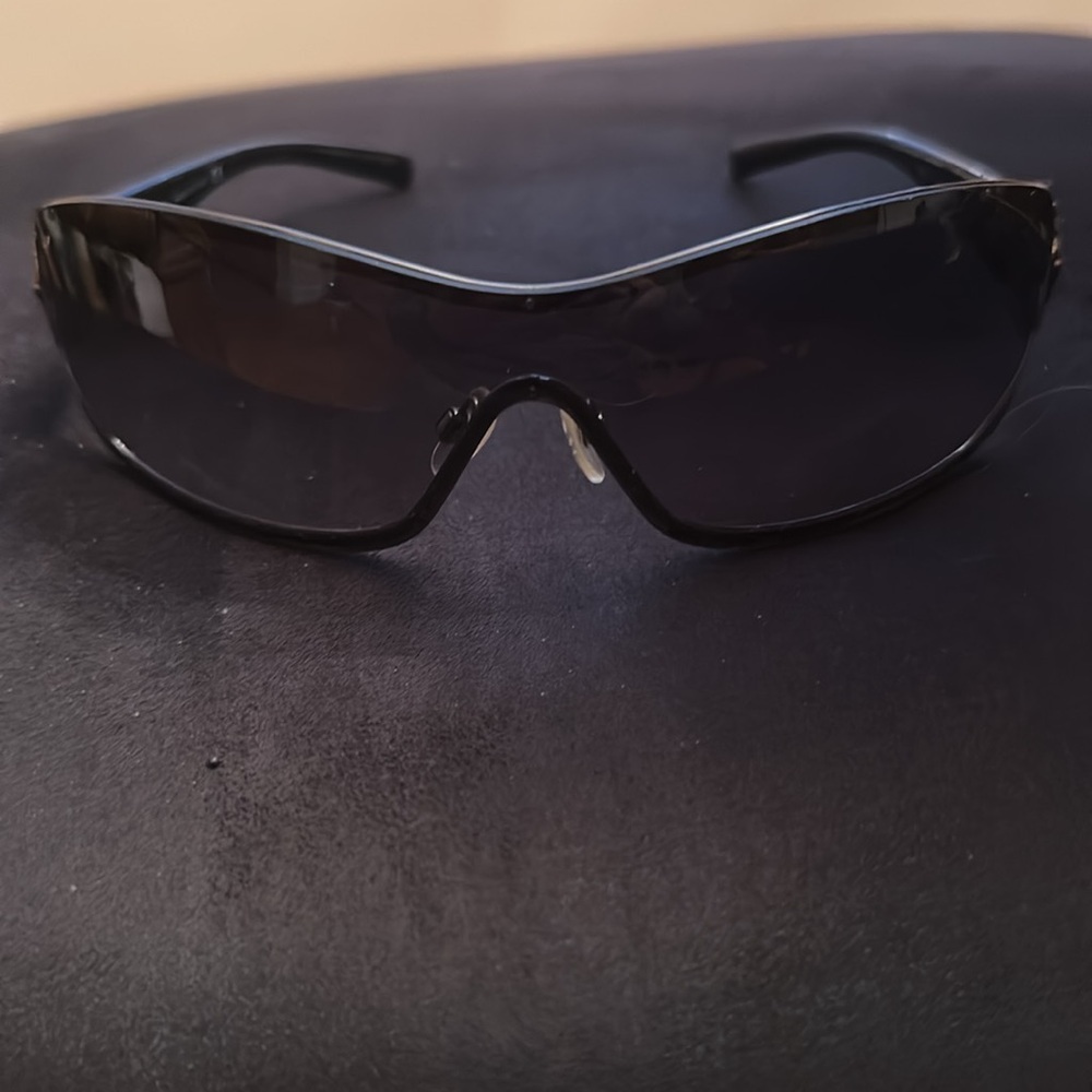 CHANEL Black Sunglasses - Picture 9 of 12